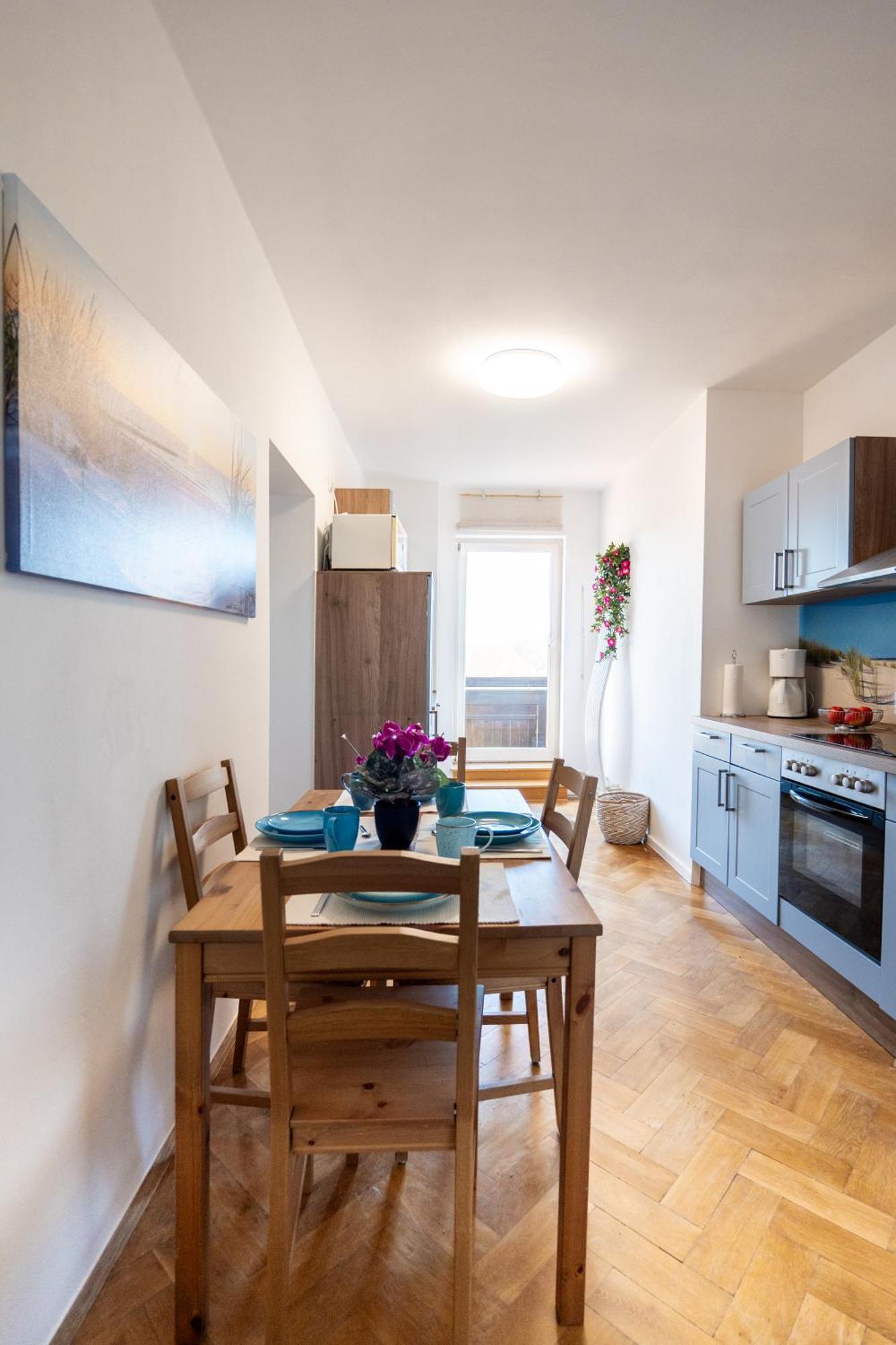 Doppelhaus- Villa Leipzig Schleussig , Moderner Altbau Apartment Dachetage Mit 2 Schlafzimmern Und Separatem Zusatzzimmer , Parkplatz - Balkon - Kamin - Eicheparkett - Arbeitsplatz Экстерьер фото