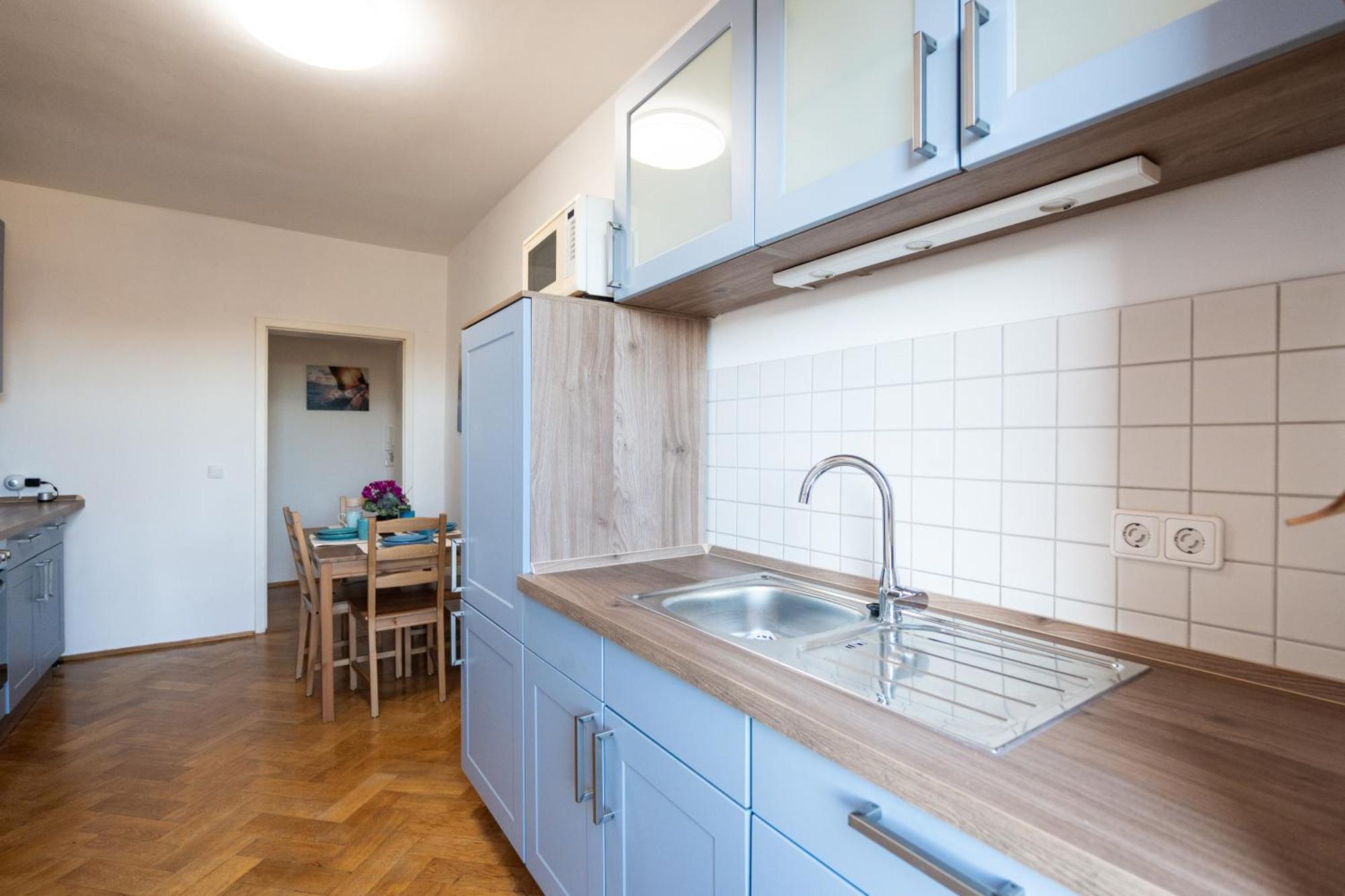 Doppelhaus- Villa Leipzig Schleussig , Moderner Altbau Apartment Dachetage Mit 2 Schlafzimmern Und Separatem Zusatzzimmer , Parkplatz - Balkon - Kamin - Eicheparkett - Arbeitsplatz Экстерьер фото